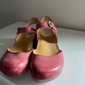 Dansko sandals size 36